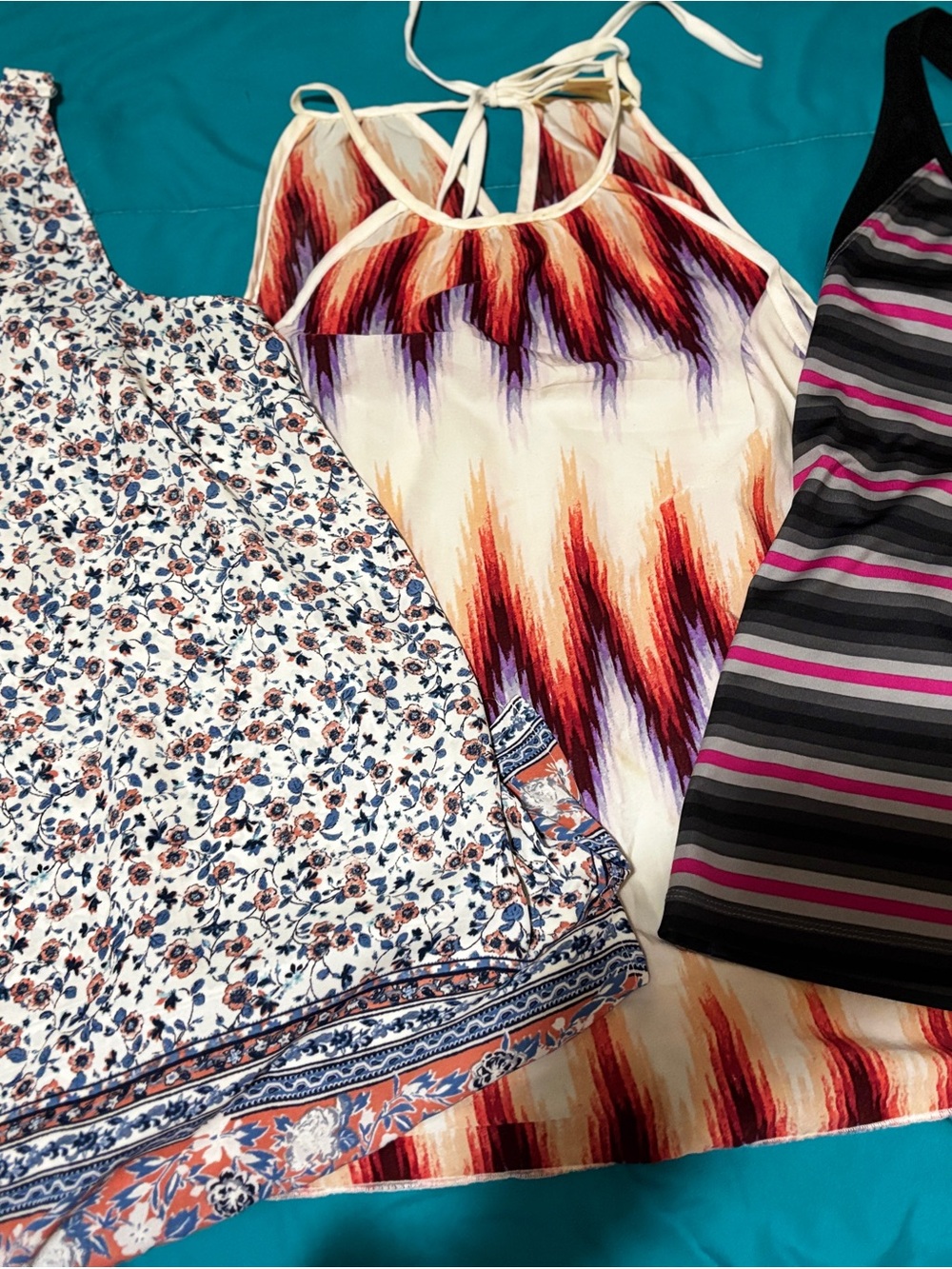 Women’s tank top bundle x3 size XS/S